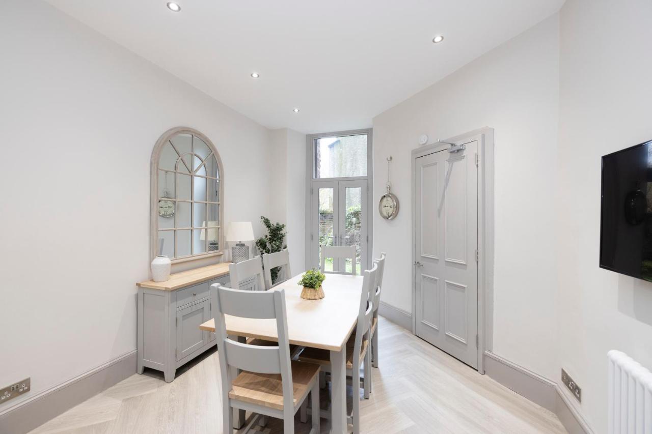 Stylish 3-Bedroom Edinburgh City Getaway ภายนอก รูปภาพ